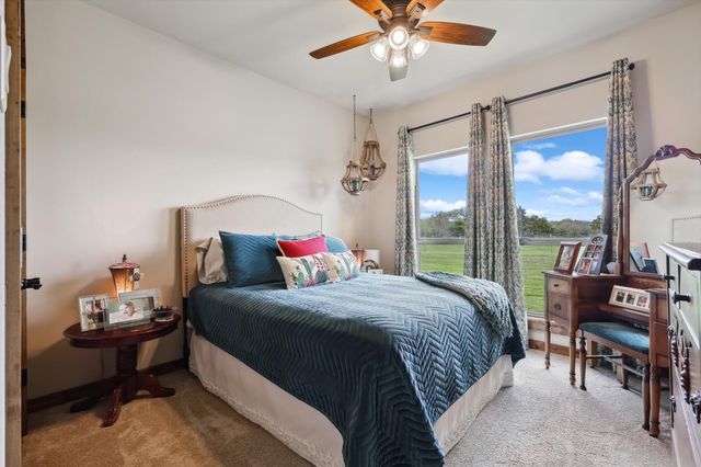 812 Mckenzie Road, Tioga, TX 76271