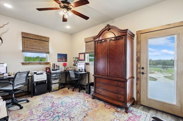812 Mckenzie Road, Tioga, TX 76271