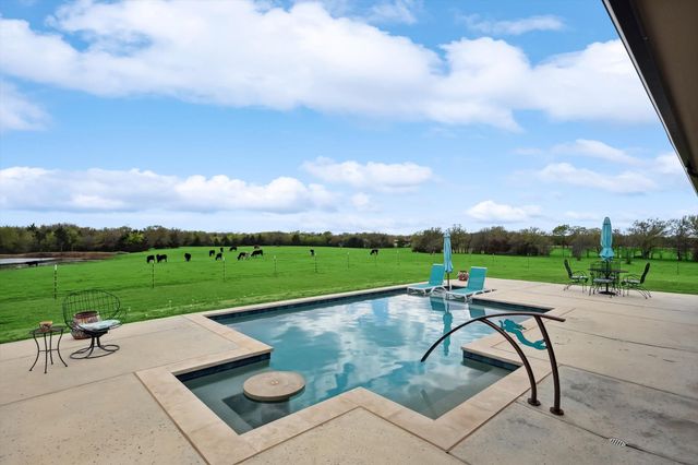 812 Mckenzie Road, Tioga, TX 76271
