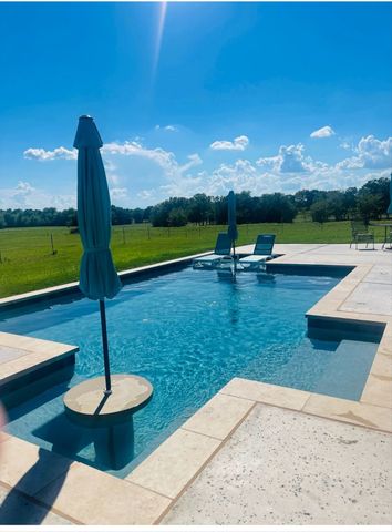 812 Mckenzie Road, Tioga, TX 76271