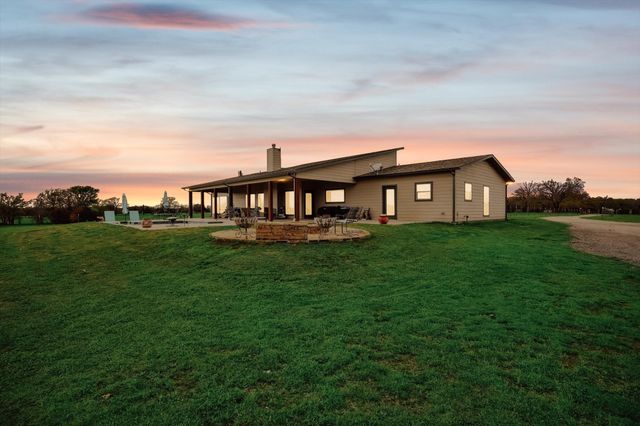 812 Mckenzie Road, Tioga, TX 76271