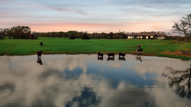 812 Mckenzie Road, Tioga, TX 76271