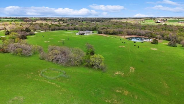 812 Mckenzie Road, Tioga, TX 76271