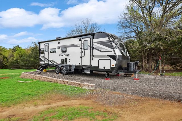 812 Mckenzie Road, Tioga, TX 76271