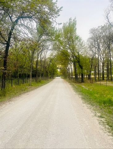 812 Mckenzie Road, Tioga, TX 76271