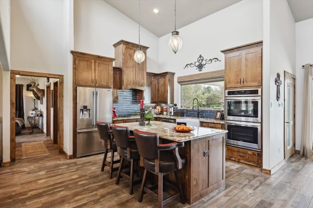 812 Mckenzie Road, Tioga, TX 76271