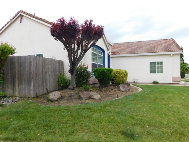 10811 Lava Bed Ln, Stockton, CA 95209