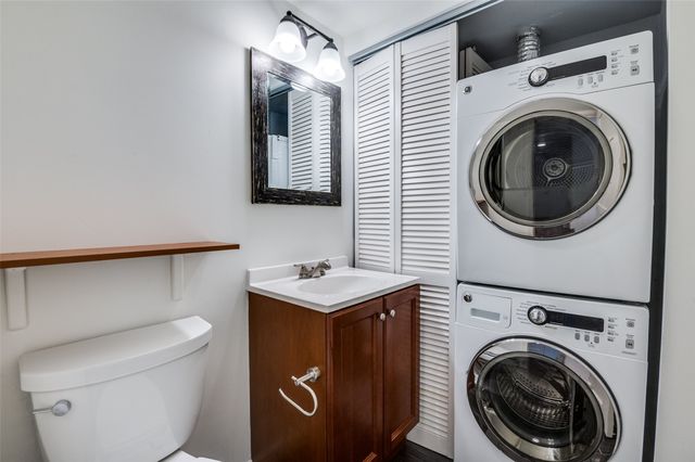 3919 Holland Avenue 203, Dallas, TX 75219