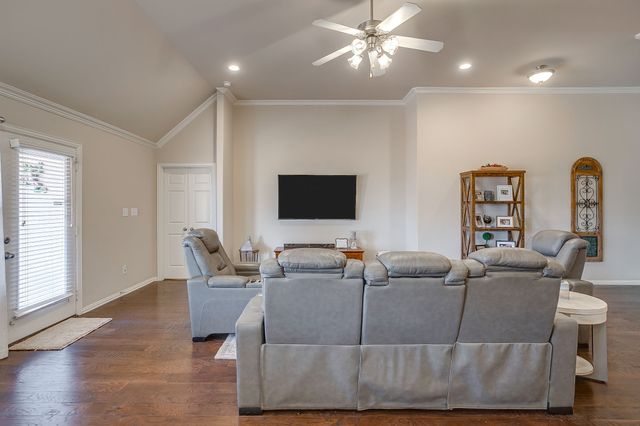 1085 Saint Andrews Drive, Burleson, TX 76028