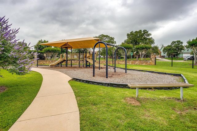 1085 Saint Andrews Drive, Burleson, TX 76028