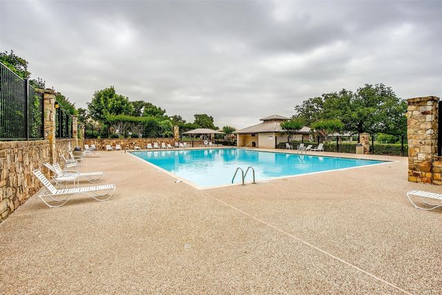 1085 Saint Andrews Drive, Burleson, TX 76028