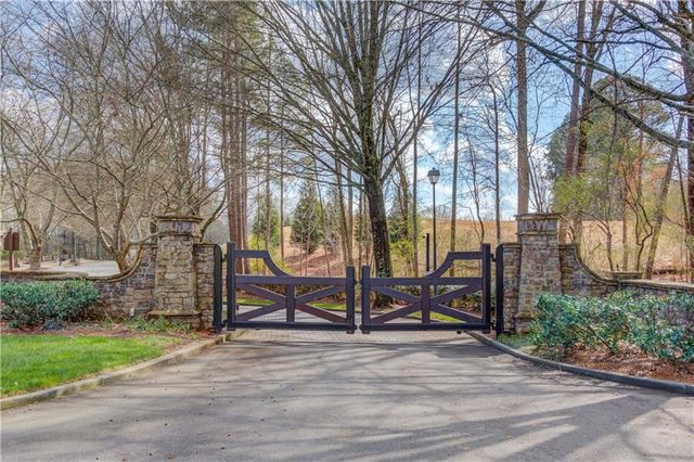 7150 Bluebird Cove, Gainesville, GA 30506