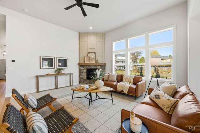 542 Mountain Loop Rd, Middleton, ID 83644