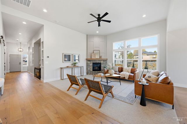 542 Mountain Loop Rd, Middleton, ID 83644