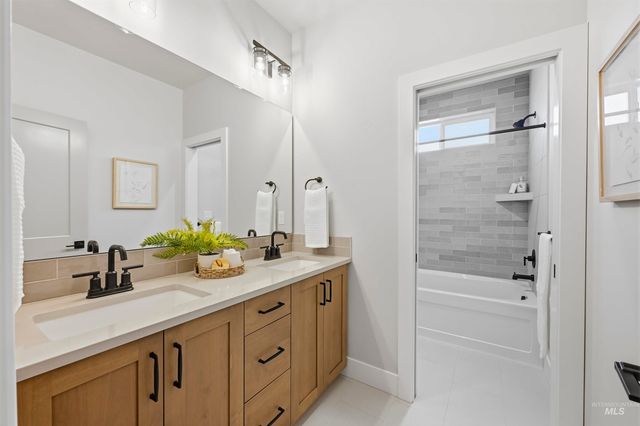 542 Mountain Loop Rd, Middleton, ID 83644