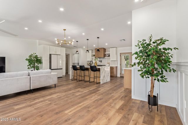 5712 N 11TH Place, Phoenix, AZ 85014