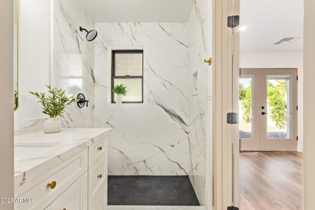 5712 N 11TH Place, Phoenix, AZ 85014