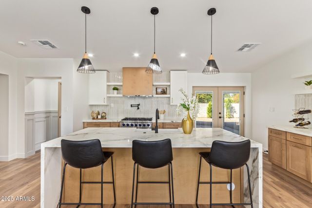 5712 N 11TH Place, Phoenix, AZ 85014