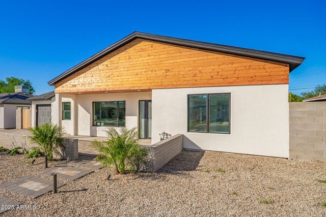 5712 N 11TH Place, Phoenix, AZ 85014