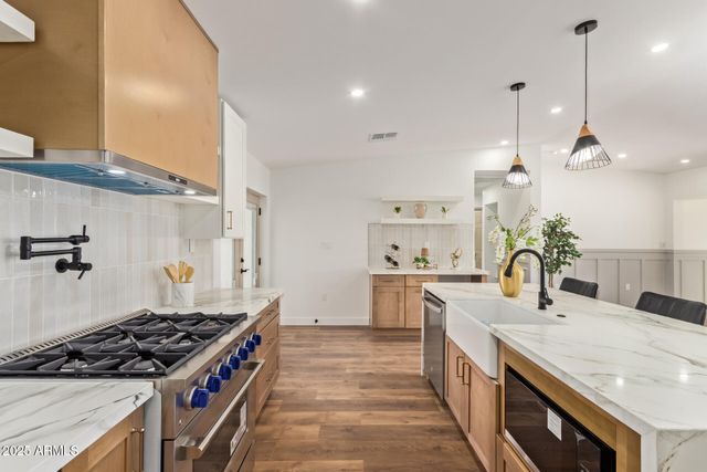 5712 N 11TH Place, Phoenix, AZ 85014