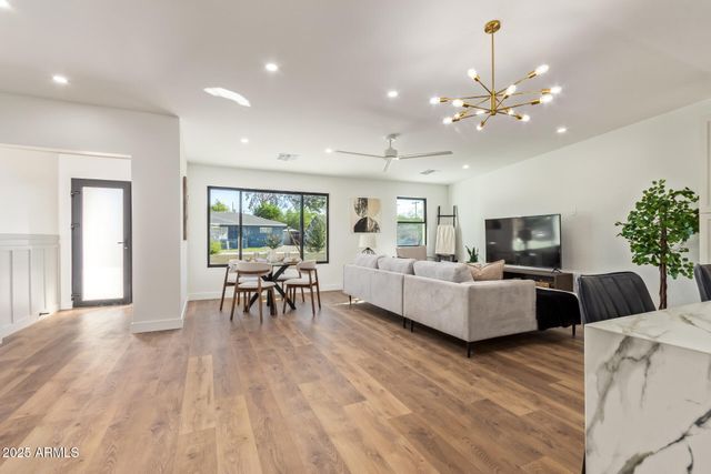 5712 N 11TH Place, Phoenix, AZ 85014