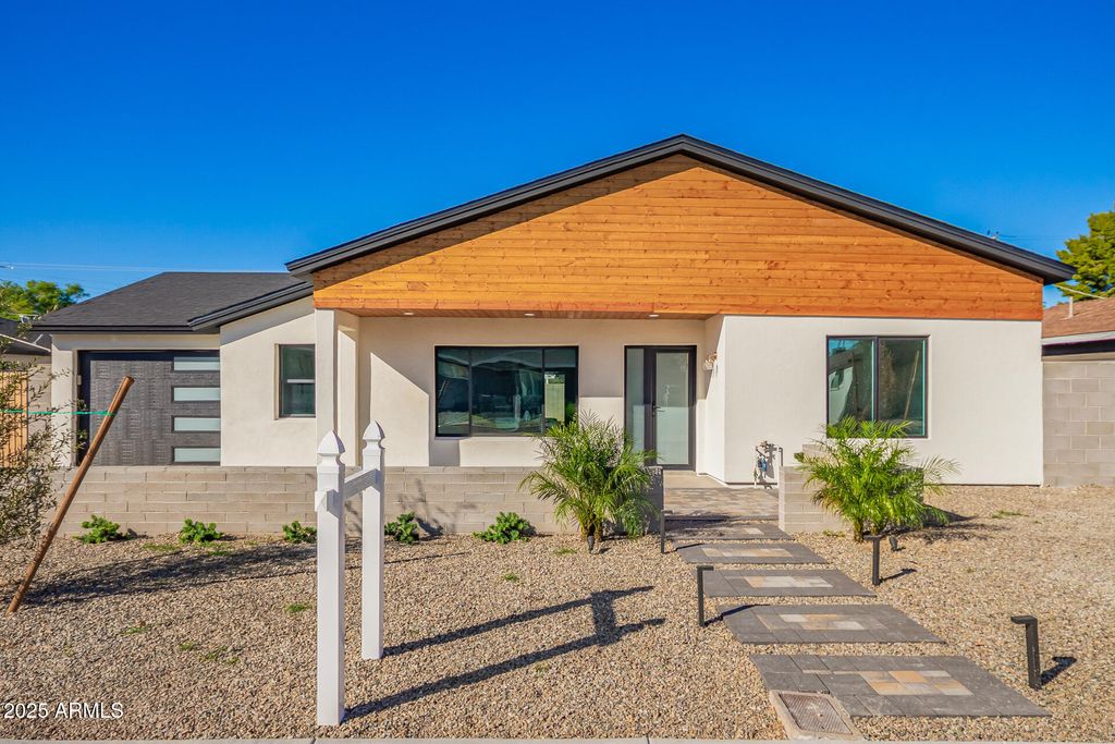 5712 N 11TH Place, Phoenix, AZ 85014