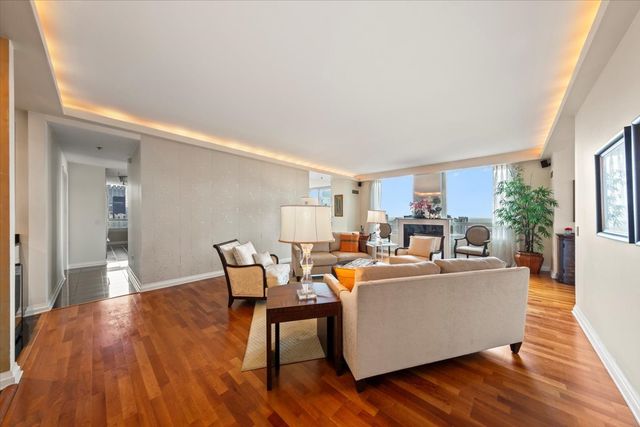 33 W Ontario Street 47E, Chicago, IL 60654