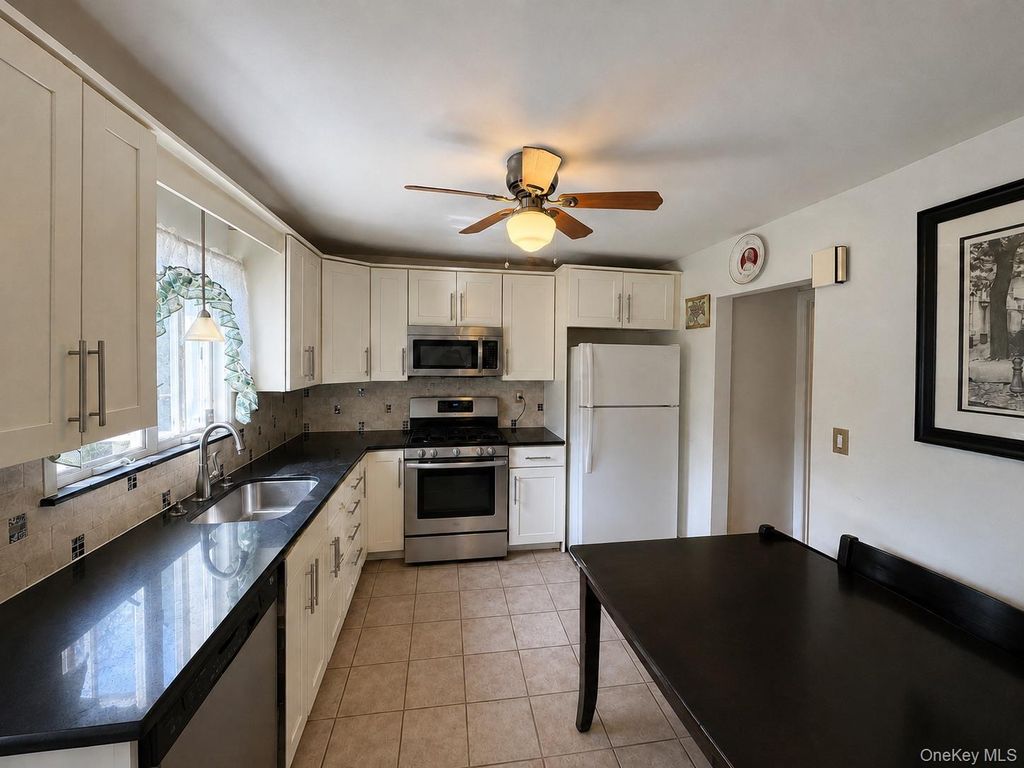 286 Eastchester Road, New Rochelle, NY 10801 — photo 2