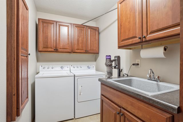 2020 Erik Road, Cedar Falls, IA 50613