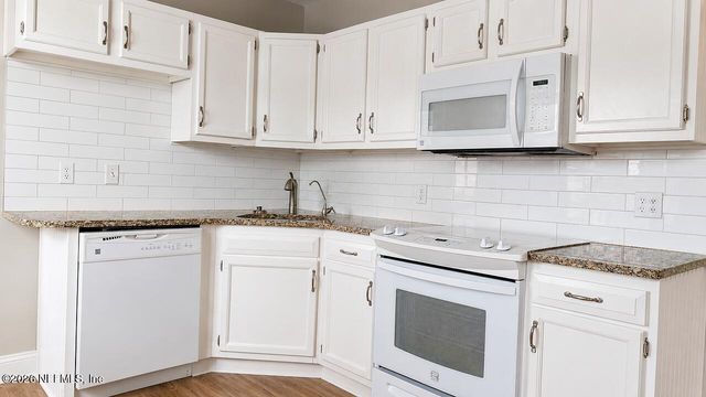 1105 10TH Street N, Jacksonville Beach, FL 32250