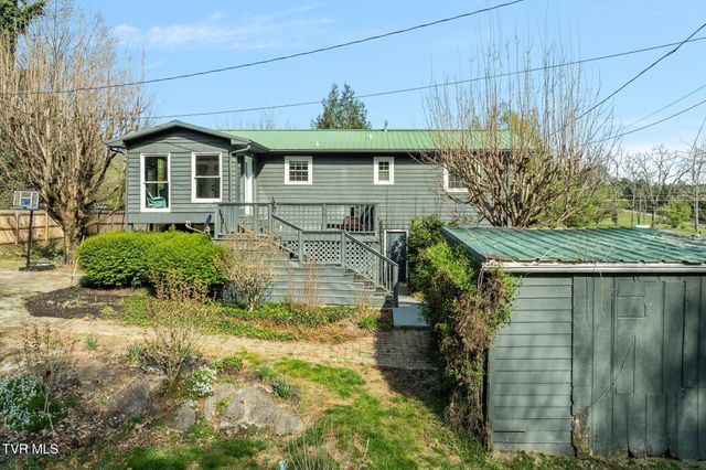 524 Mountain View Drive, Piney Flats, TN 37686