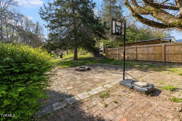 524 Mountain View Drive, Piney Flats, TN 37686