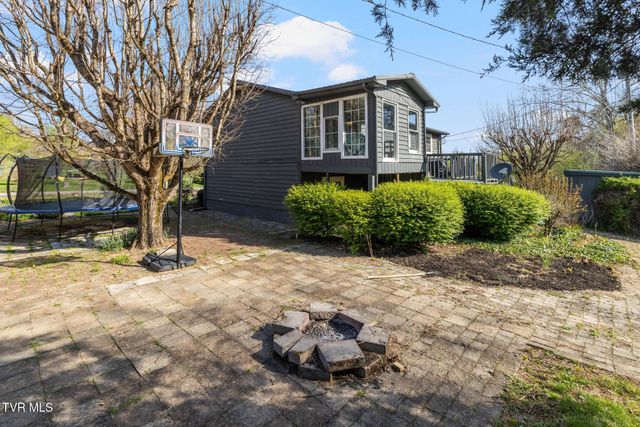 524 Mountain View Drive, Piney Flats, TN 37686