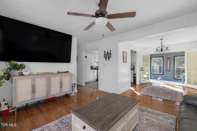 524 Mountain View Drive, Piney Flats, TN 37686