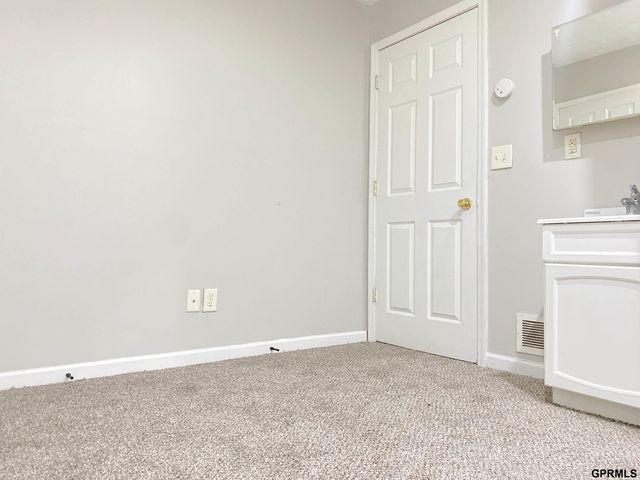 4420 N 48 Street, Omaha, NE 68104