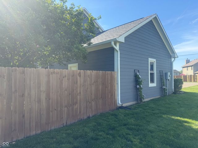 809 W Pearl Street, Trafalgar, IN 46181