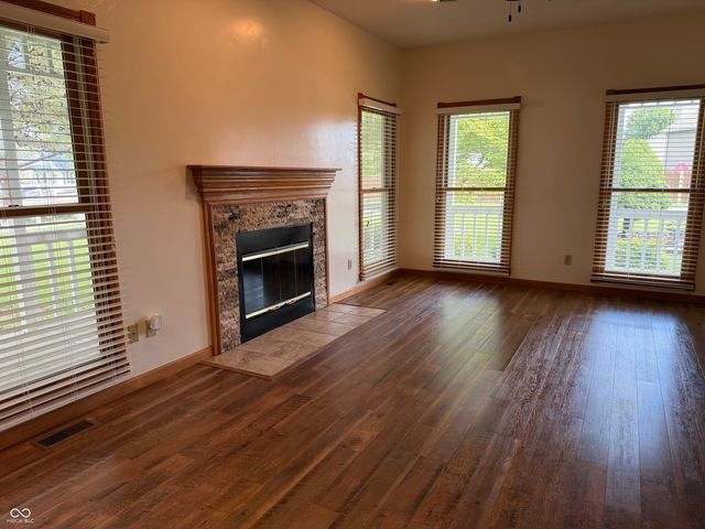 809 W Pearl Street, Trafalgar, IN 46181