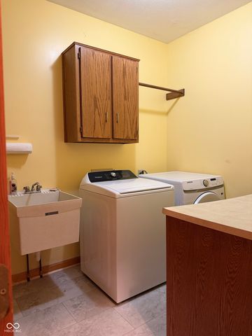 809 W Pearl Street, Trafalgar, IN 46181