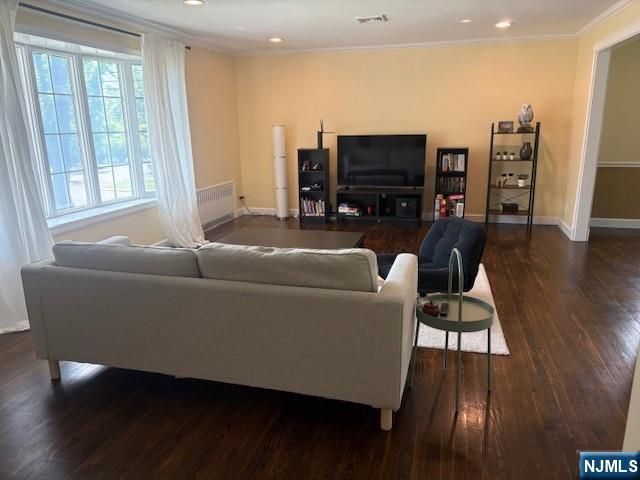 34 Marjorie Terrace, Englewood Cliffs, NJ 07632