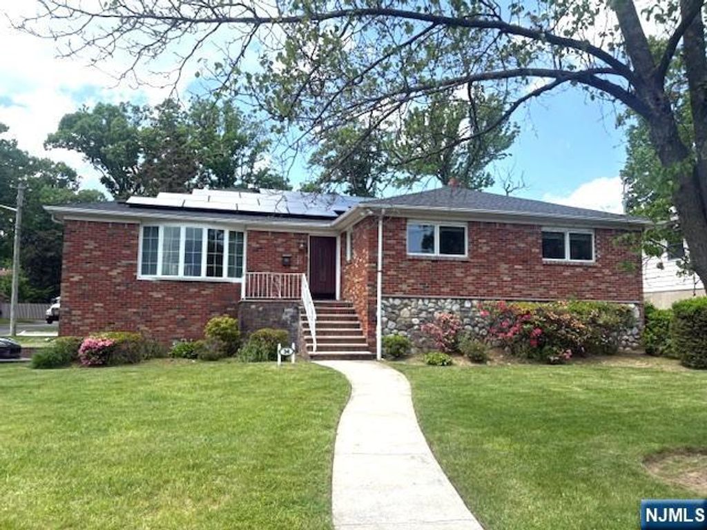 34 Marjorie Terrace, Englewood Cliffs, NJ 07632