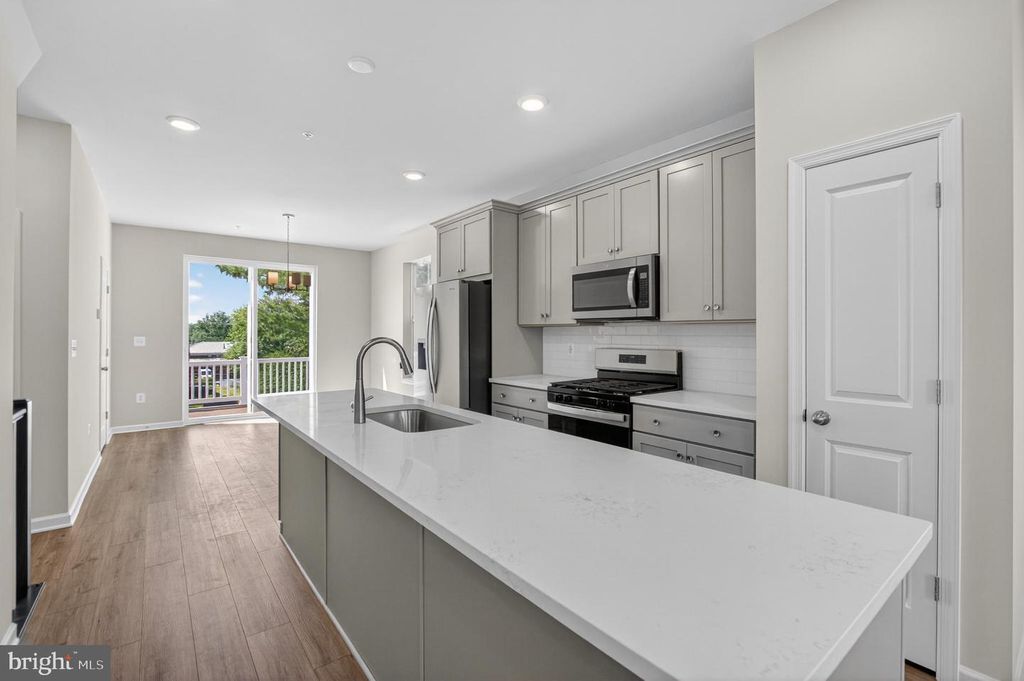 10046 HARPER VALE RD, Montgomery Village, MD 20886