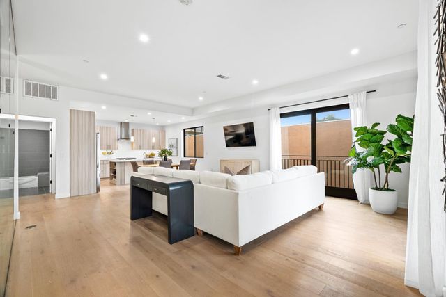 916 Woodside Road, Redwood City, CA 94061