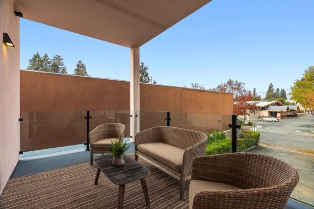 916 Woodside Road, Redwood City, CA 94061