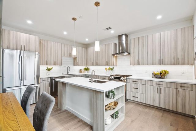 916 Woodside Road, Redwood City, CA 94061