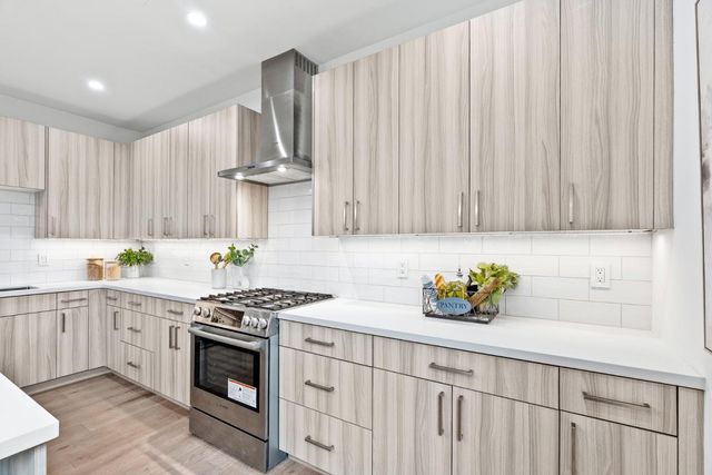 916 Woodside Road, Redwood City, CA 94061