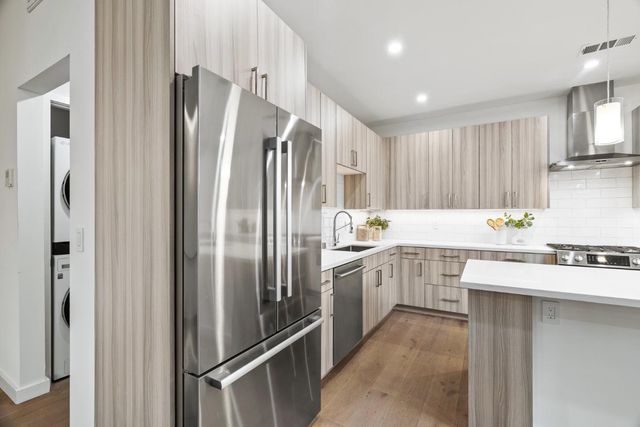 916 Woodside Road, Redwood City, CA 94061