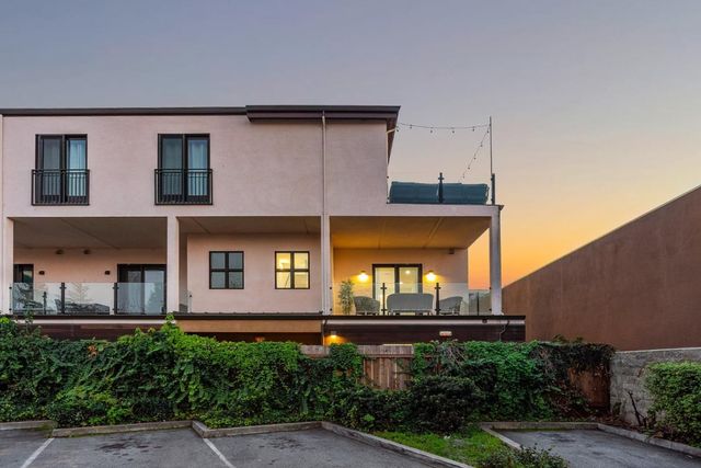 916 Woodside Road, Redwood City, CA 94061