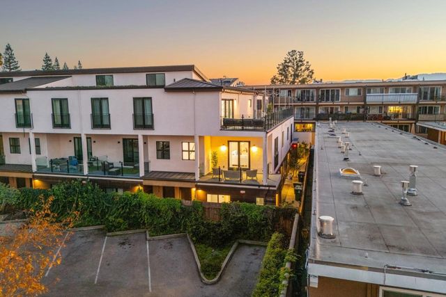 916 Woodside Road, Redwood City, CA 94061