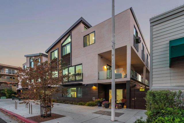 916 Woodside Road, Redwood City, CA 94061