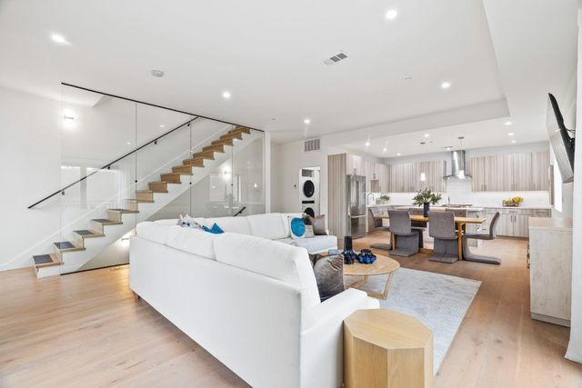 916 Woodside Road, Redwood City, CA 94061